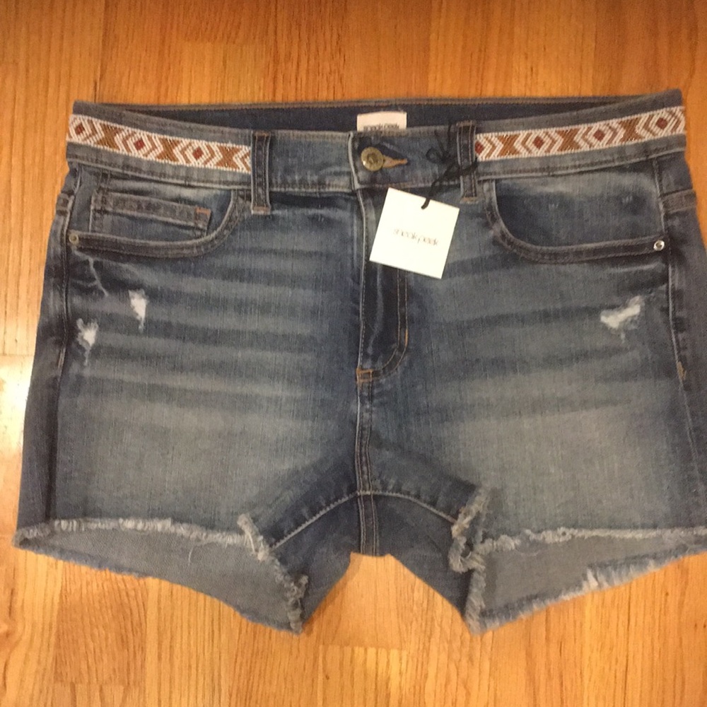 New women’s jean shorts never worn size large 30”